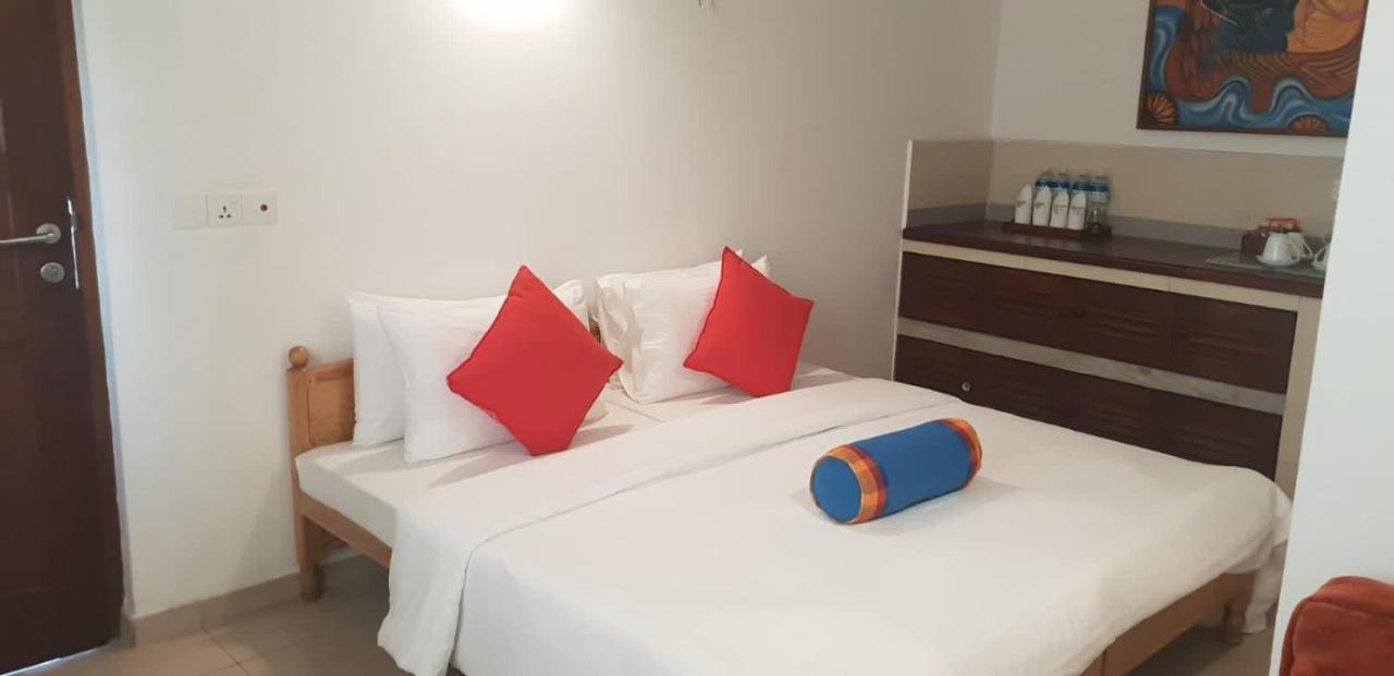 Rockside Cabanas Hotel Unawatuna Esterno foto