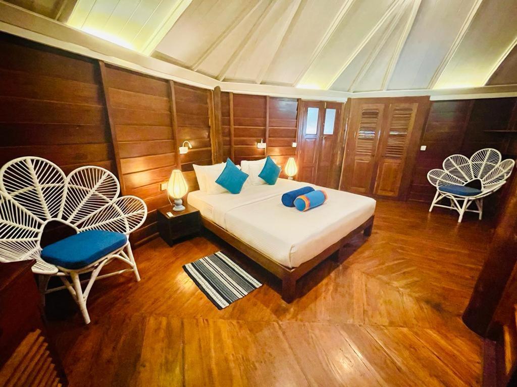 Rockside Cabanas Hotel Unawatuna Esterno foto