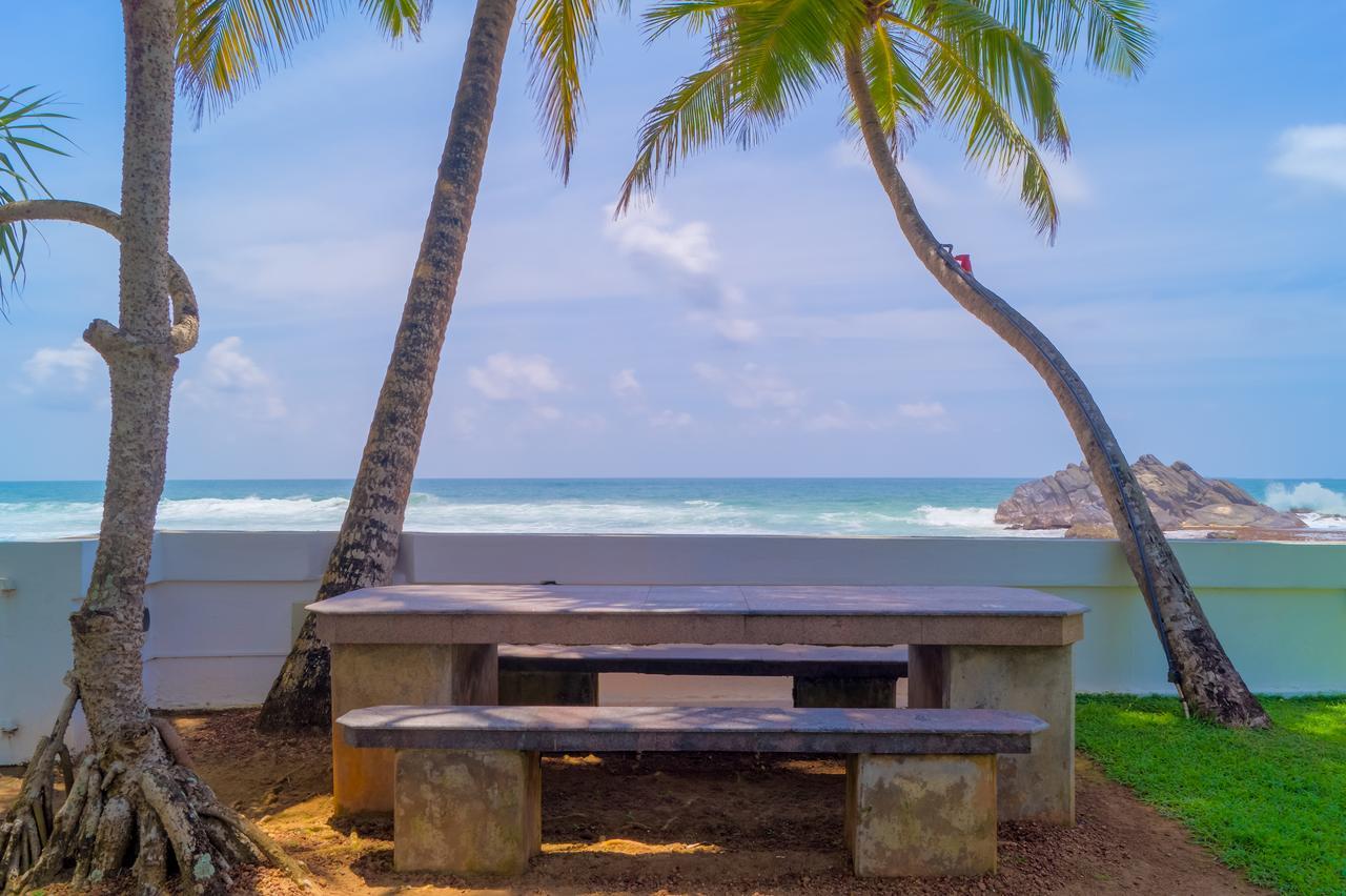 Rockside Cabanas Hotel Unawatuna Esterno foto